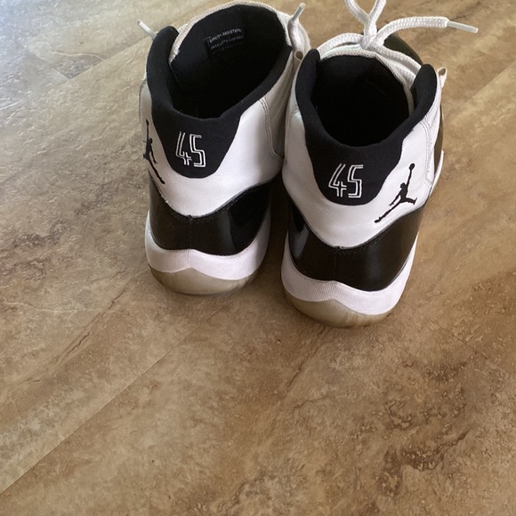 COPY - Jordan 11 Concord - Picture 2 of 5